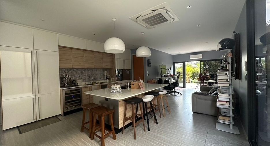 For sale and for rent 3 bedrooms townhouse in Suan Luang, Bangkok
