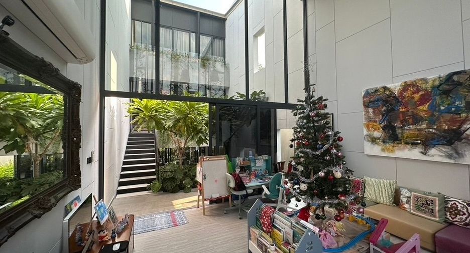 For sale and for rent 3 bedrooms townhouse in Suan Luang, Bangkok