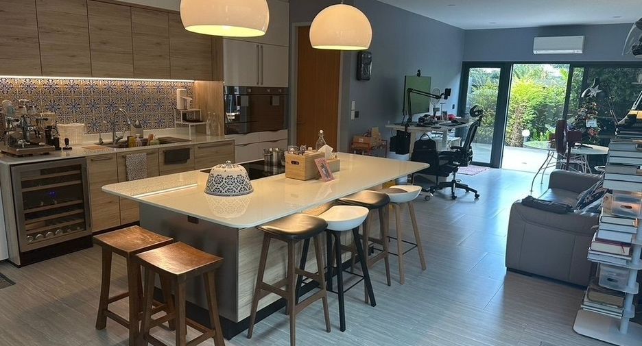 For sale and for rent 3 bedrooms townhouse in Suan Luang, Bangkok