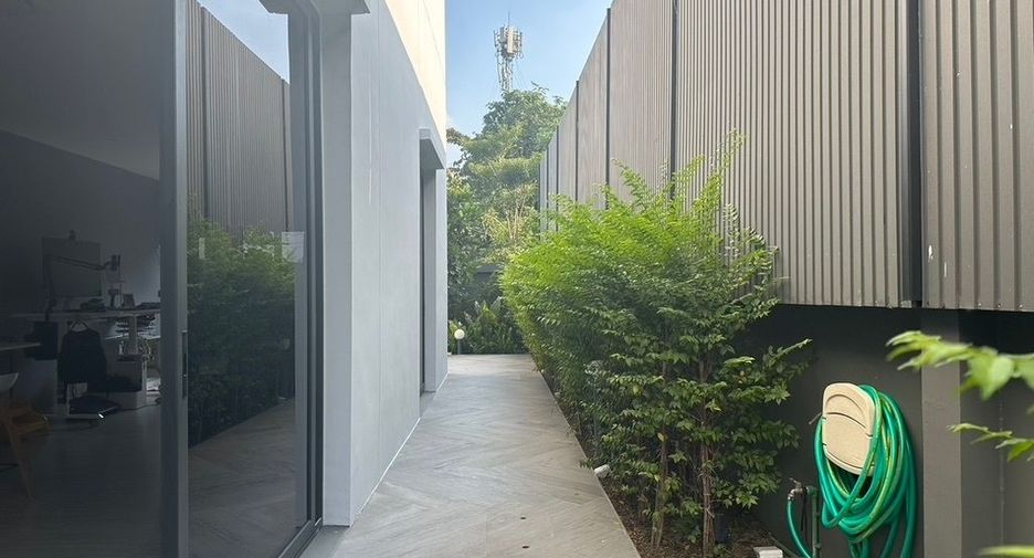For sale and for rent 3 bedrooms townhouse in Suan Luang, Bangkok