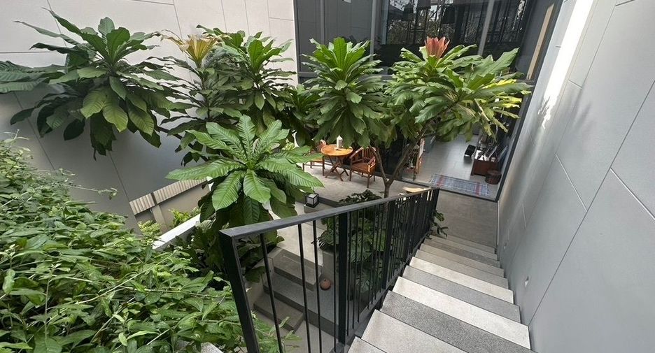 For sale and for rent 3 bedrooms townhouse in Suan Luang, Bangkok