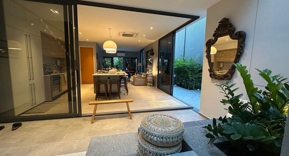 For sale and for rent 3 bedrooms townhouse in Suan Luang, Bangkok