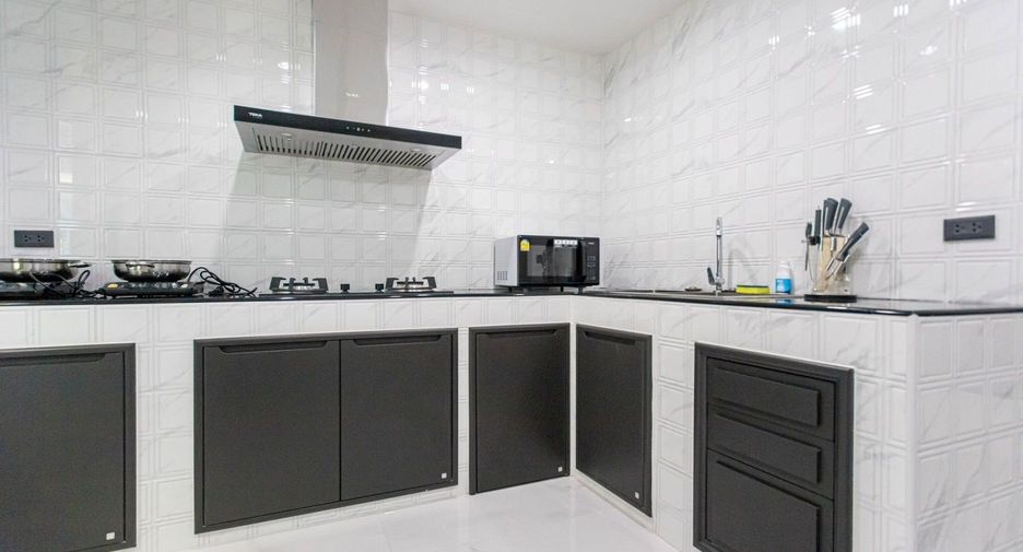 Продажа и аренда 5 спальни дом в Щанг Тхонгланг, Бангкок
