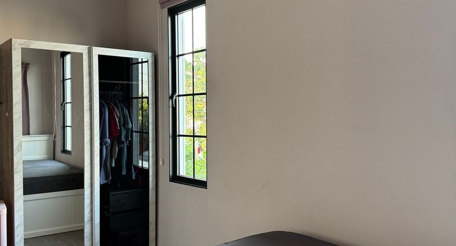 For sale 4 bedrooms house in Lat Krabang, Bangkok