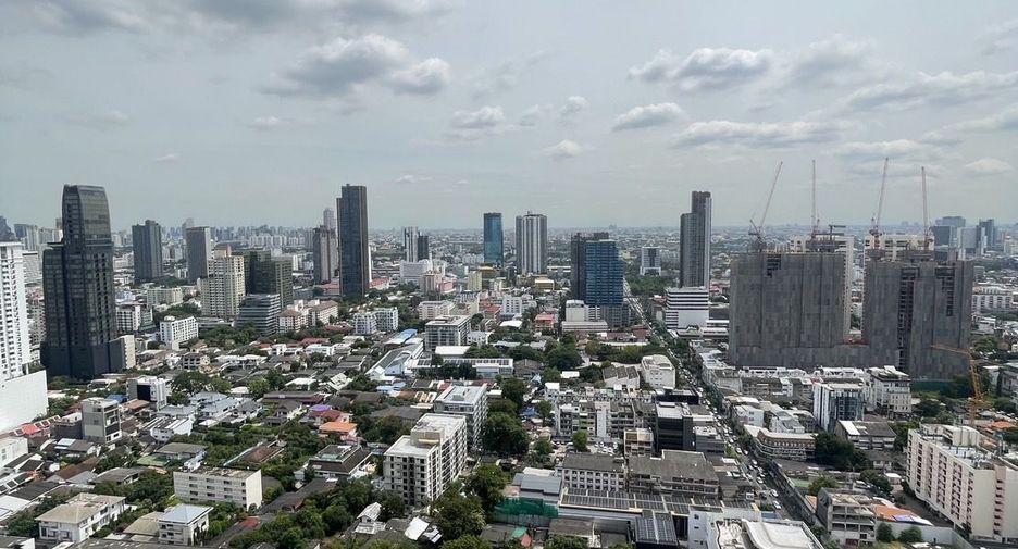 For rent 2 bedrooms condo in Watthana, Bangkok