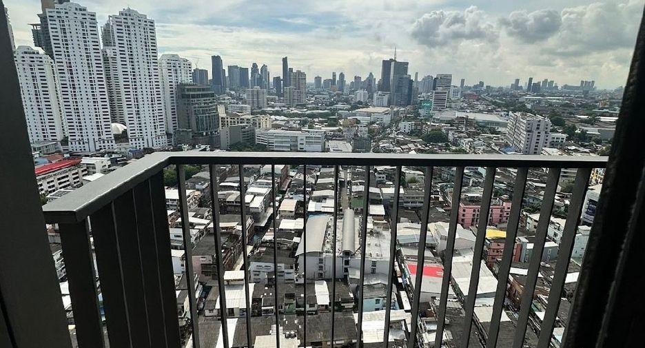For rent studio condo in Khlong Toei, Bangkok