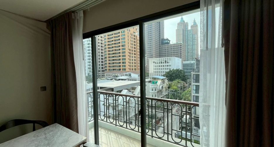 For rent 2 bedrooms condo in Pathum Wan, Bangkok