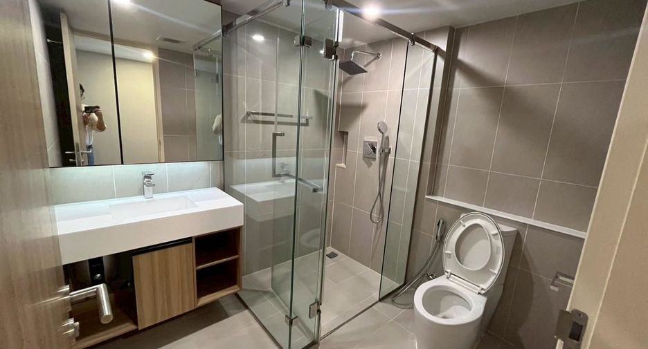 For rent 2 bedrooms condo in Pathum Wan, Bangkok