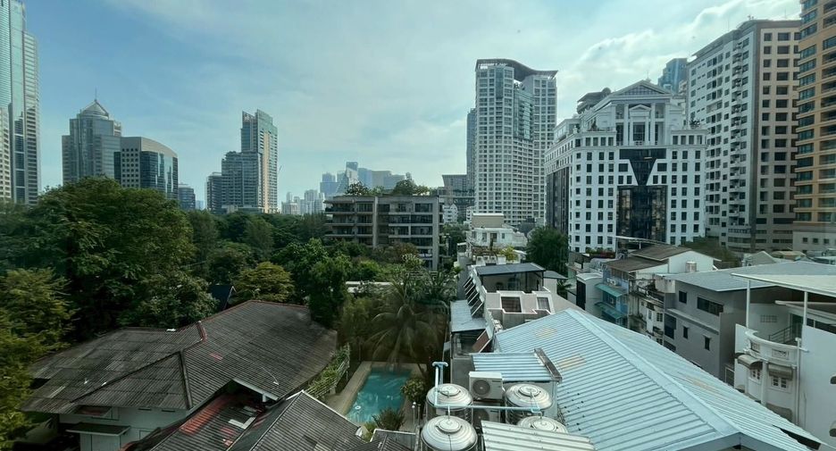 For rent 2 bedrooms condo in Pathum Wan, Bangkok