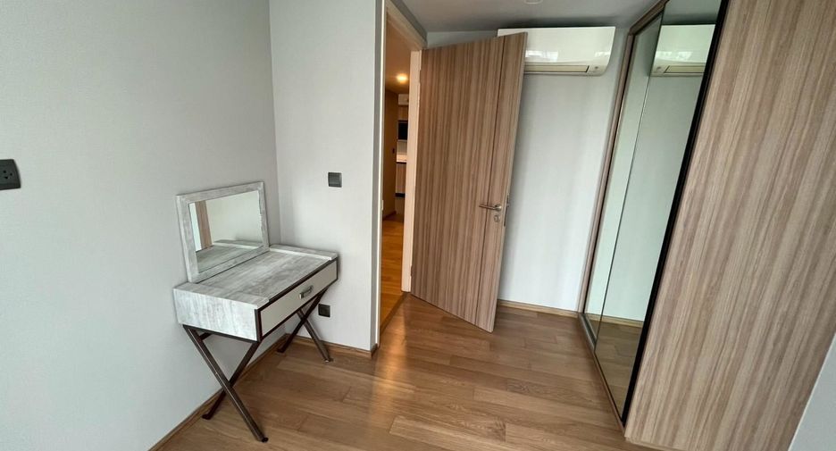 For rent 2 bedrooms condo in Pathum Wan, Bangkok