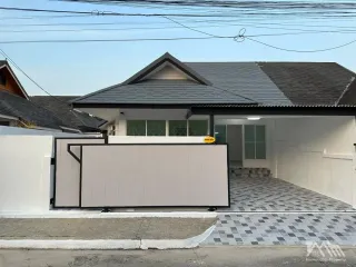 出售 2 卧室 联排别墅 在 塔朗, 普吉