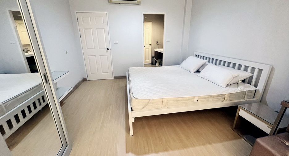Condo en alquiler de 2 habitaciones en Huai Khwang, Bangkok