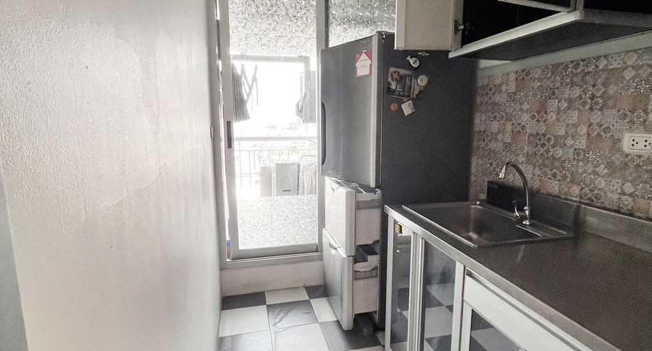 Condo en alquiler de 2 habitaciones en Huai Khwang, Bangkok