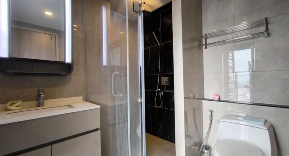 For rent 2 bedrooms condo in Huai Khwang, Bangkok