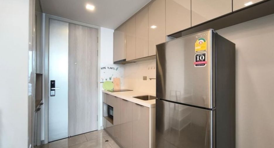 For rent 2 bedrooms condo in Huai Khwang, Bangkok