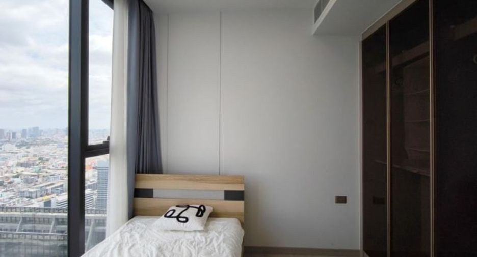 For rent 2 bedrooms condo in Huai Khwang, Bangkok