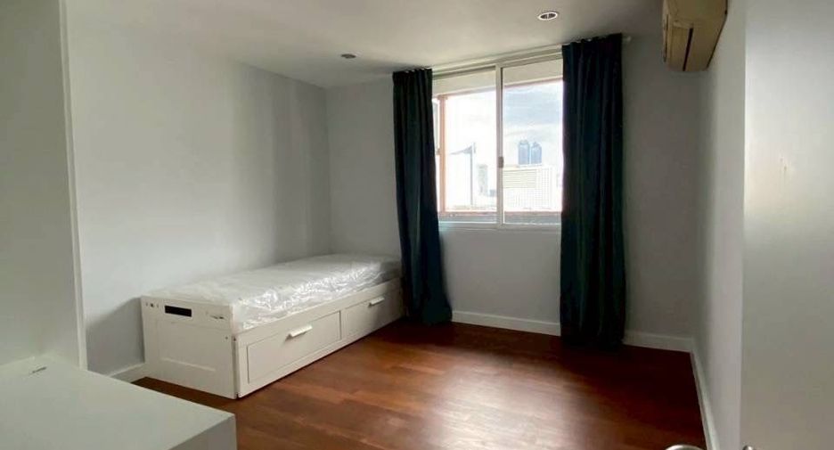 For rent 3 bedrooms condo in Watthana, Bangkok