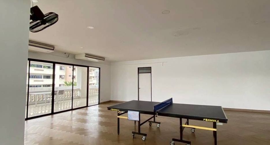 For rent 3 bedrooms condo in Watthana, Bangkok