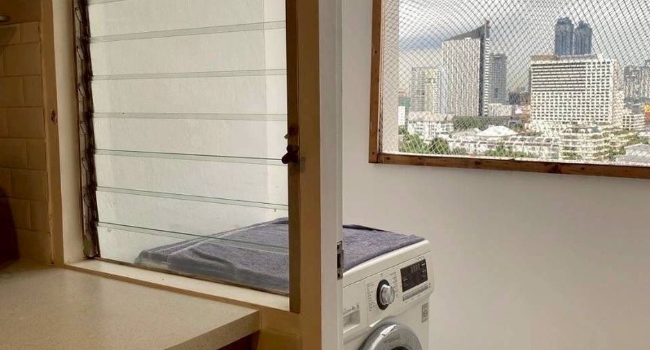 For rent 3 bedrooms condo in Watthana, Bangkok