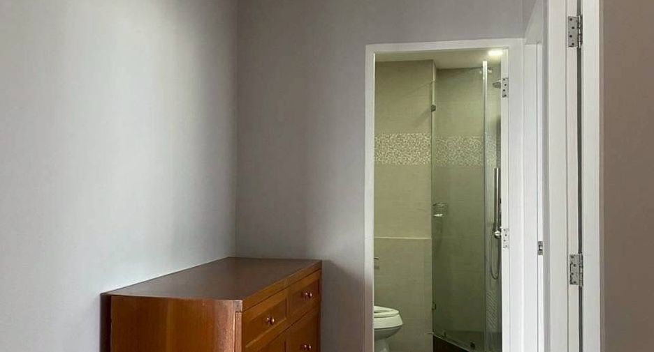For rent 3 bedrooms condo in Watthana, Bangkok