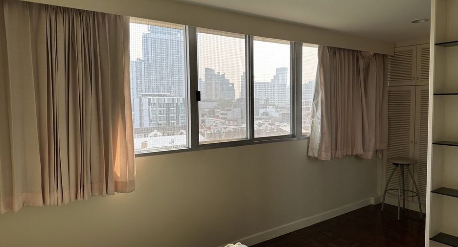 For rent 1 bed condo in Watthana, Bangkok