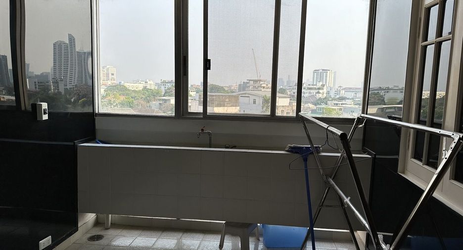 For rent 1 bed condo in Watthana, Bangkok