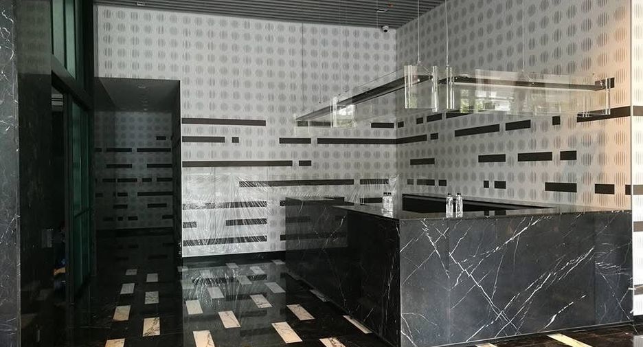 For rent 2 bedrooms condo in Huai Khwang, Bangkok