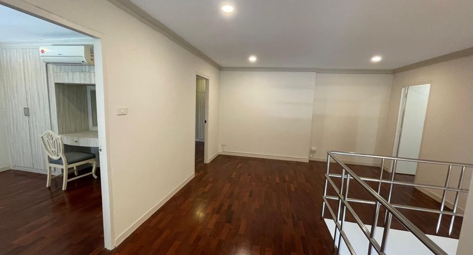 For rent 3 bedrooms apartment in Khlong Toei, Bangkok