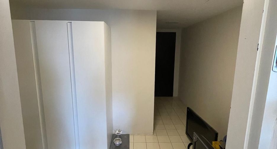 For rent 3 bedrooms apartment in Khlong Toei, Bangkok