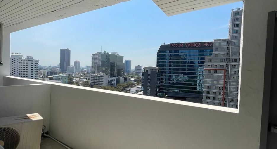 For rent 3 bedrooms apartment in Khlong Toei, Bangkok