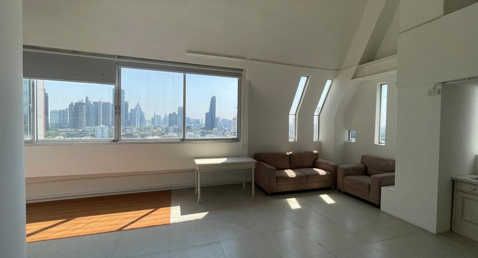 For rent 3 bedrooms apartment in Khlong Toei, Bangkok