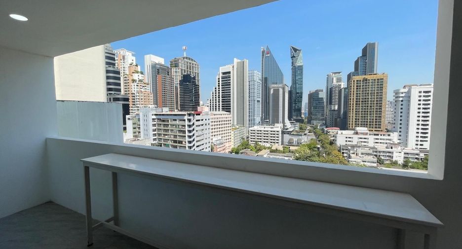 For rent 3 bedrooms apartment in Khlong Toei, Bangkok