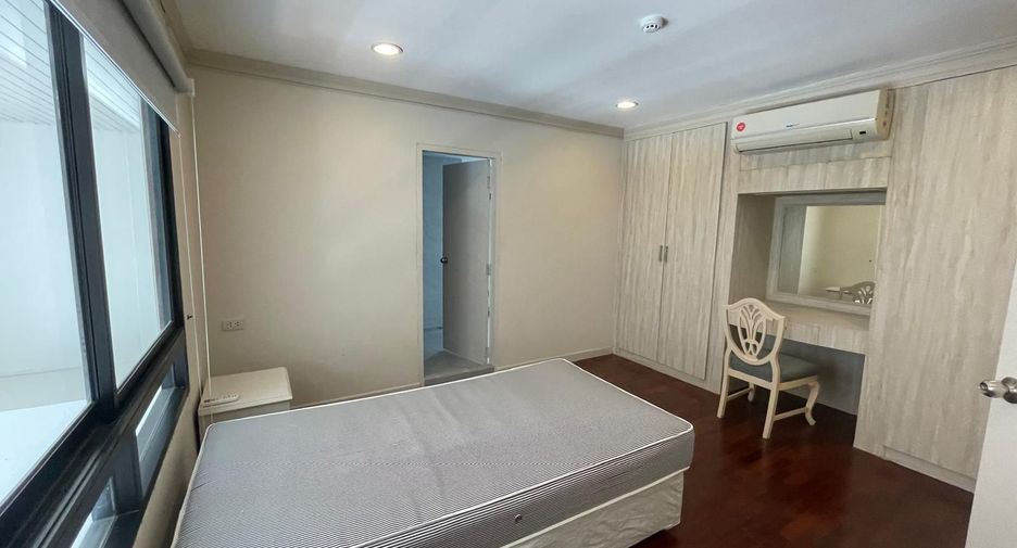 For rent 3 bedrooms apartment in Khlong Toei, Bangkok