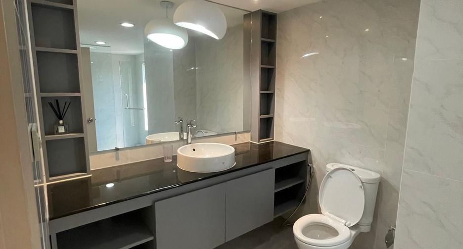 For rent 3 bedrooms apartment in Khlong Toei, Bangkok