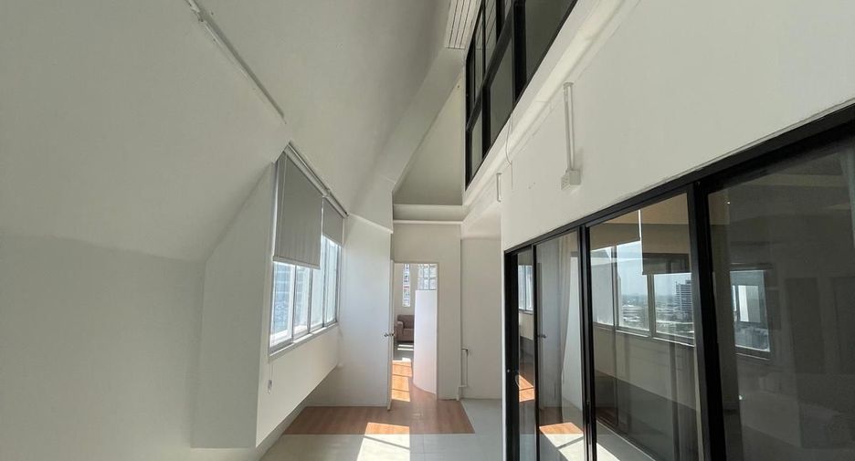 For rent 3 bedrooms apartment in Khlong Toei, Bangkok