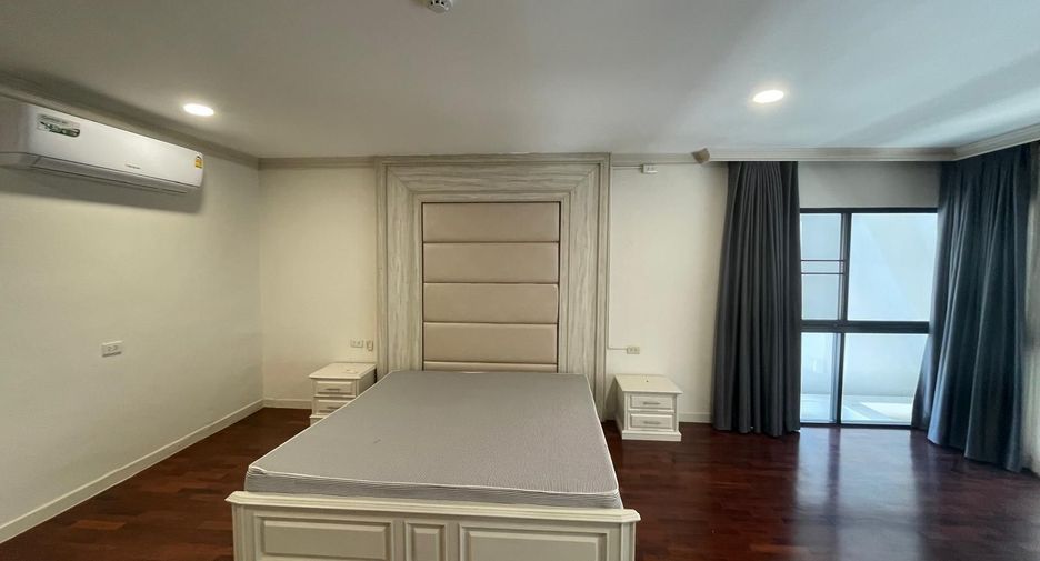For rent 3 bedrooms apartment in Khlong Toei, Bangkok