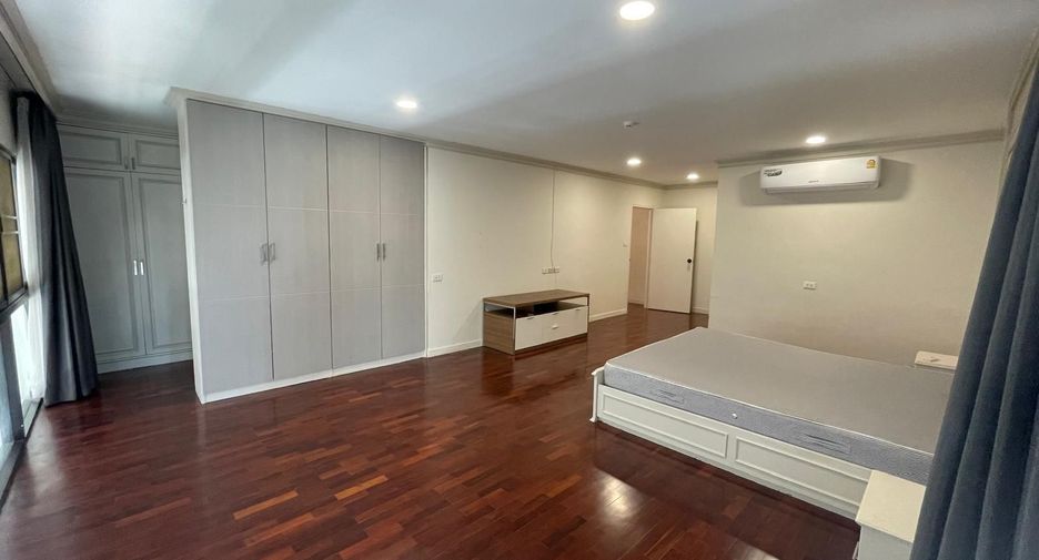 For rent 3 bedrooms apartment in Khlong Toei, Bangkok