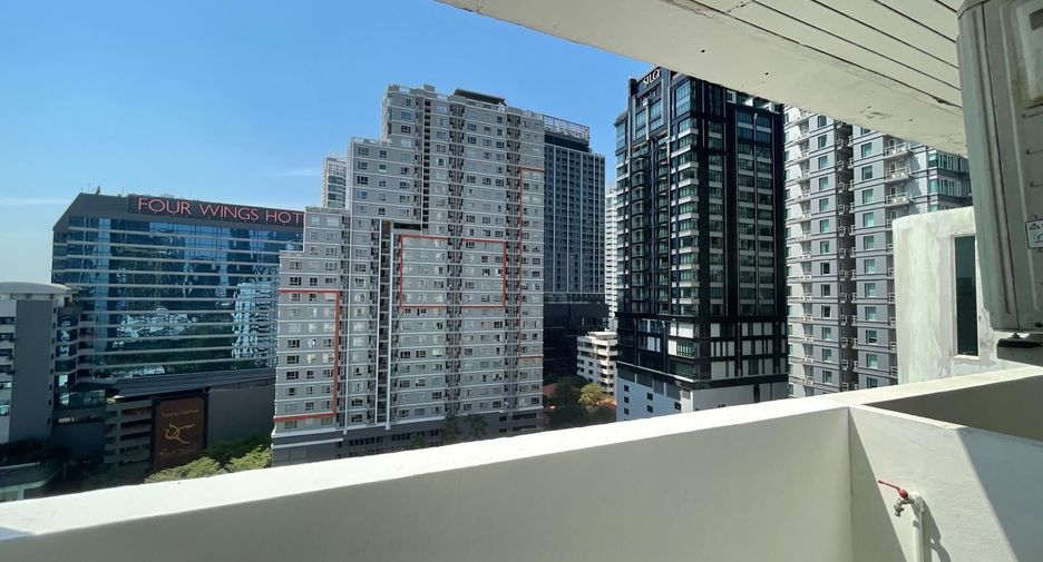 For rent 3 bedrooms apartment in Khlong Toei, Bangkok