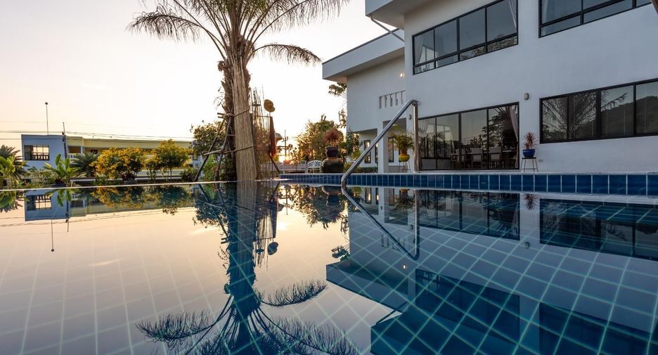 For rent 5 bedrooms villa in Mueang Phuket, Phuket