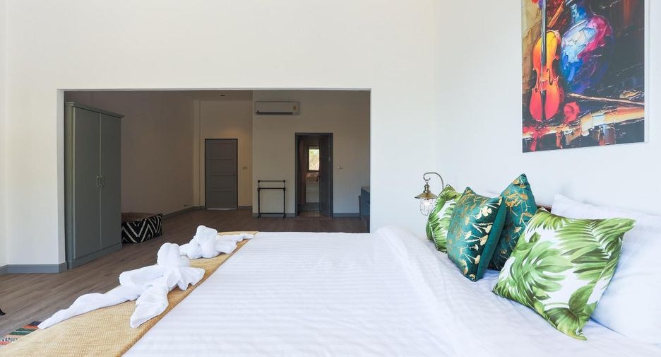 For rent 5 bedrooms villa in Mueang Phuket, Phuket