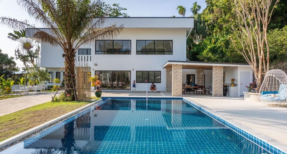 For rent 5 bedrooms villa in Mueang Phuket, Phuket