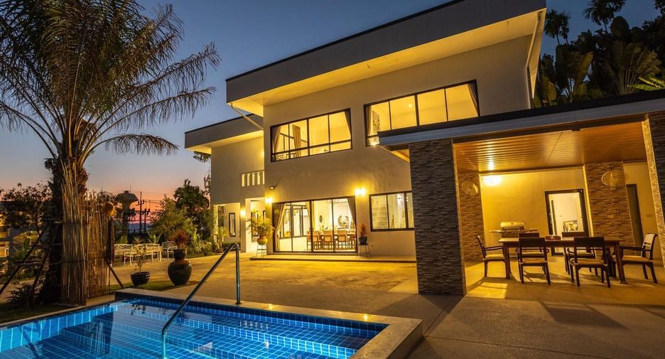 For rent 5 bedrooms villa in Mueang Phuket, Phuket