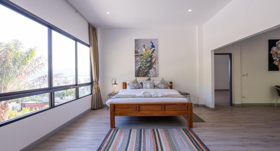 For rent 5 bedrooms villa in Mueang Phuket, Phuket