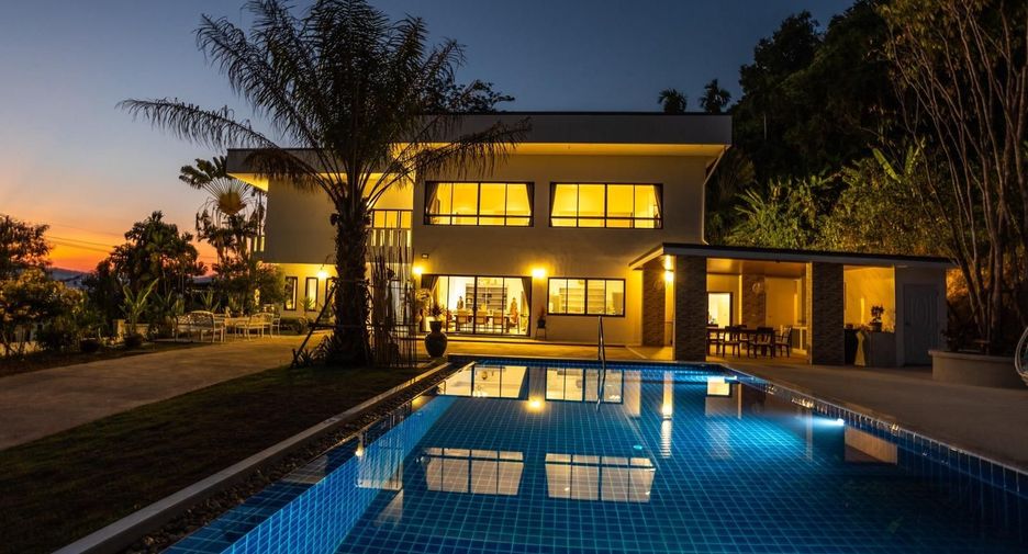 For rent 5 bedrooms villa in Mueang Phuket, Phuket
