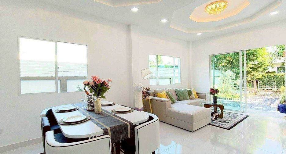 For sale 4 bedrooms house in Khlong Sam Wa, Bangkok