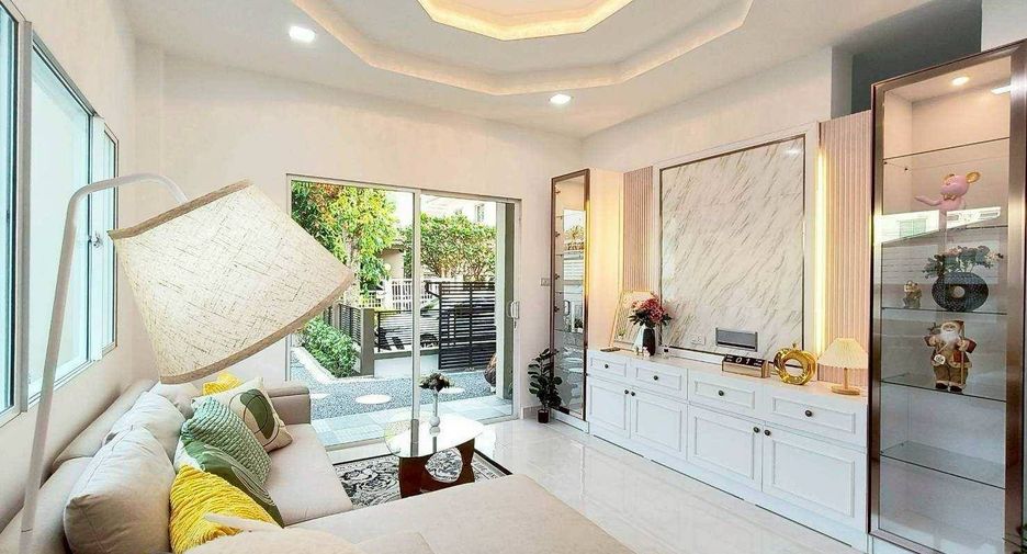 For sale 4 bedrooms house in Khlong Sam Wa, Bangkok