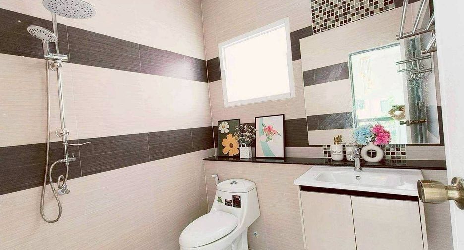 For sale 4 bedrooms house in Khlong Sam Wa, Bangkok