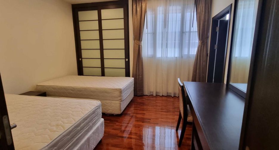For rent 3 bedrooms apartment in Watthana, Bangkok