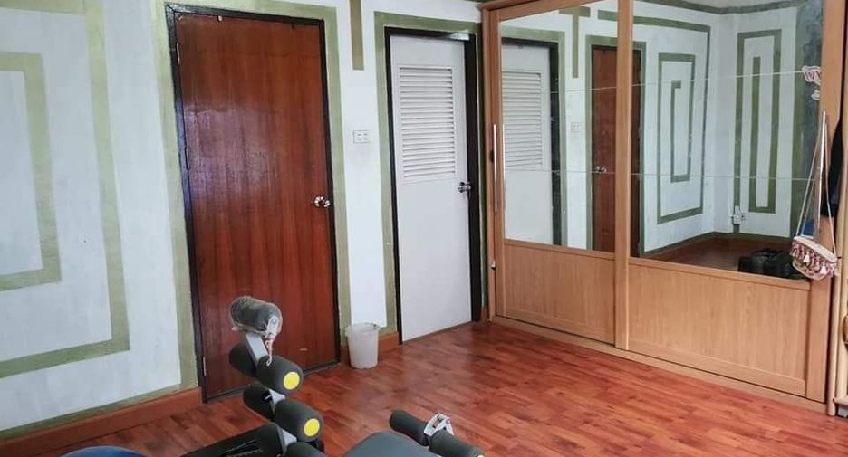For sale 4 bedrooms townhouse in Bueng Kum, Bangkok