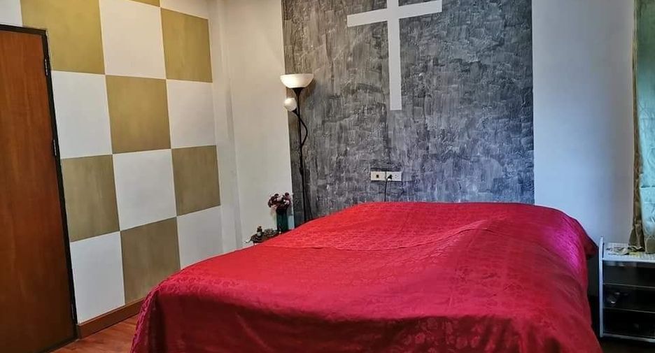 For sale 4 bedrooms townhouse in Bueng Kum, Bangkok